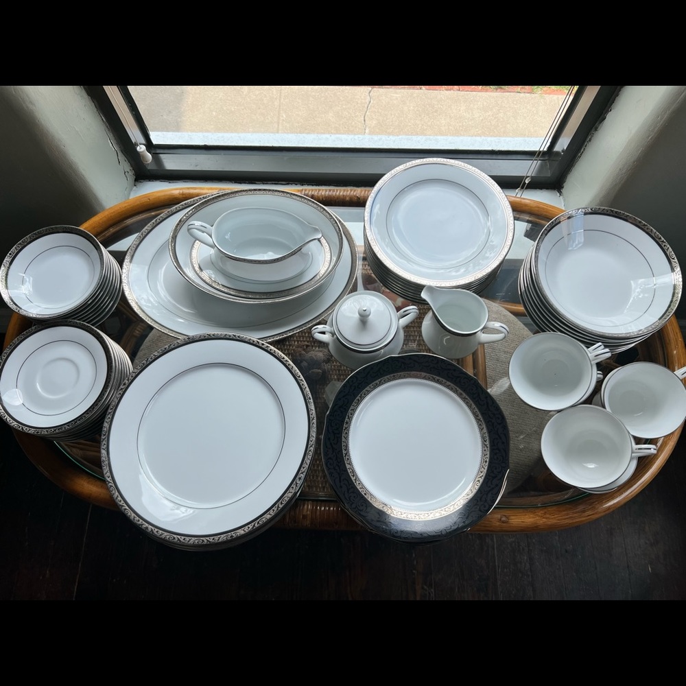 Noritake Regent Platinum Set For 8-piece Dinnerware